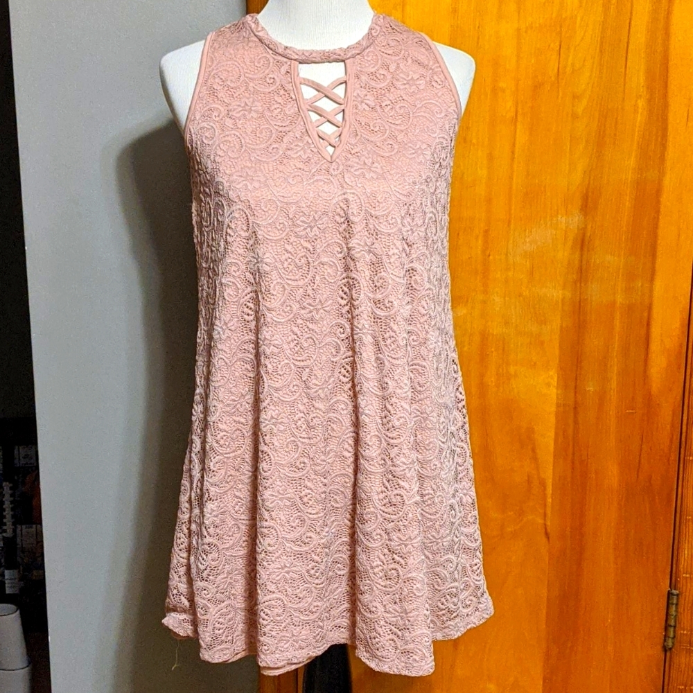 Sleeveless lace dress